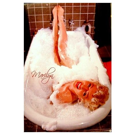  Marilyn Monroe Hot tub Poster