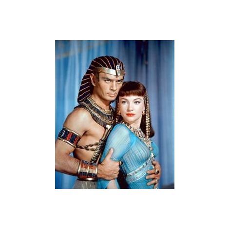  Yul Brynner and Anne Baxter in "The Ten Commandments"